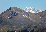 27 Zoom verso il Monte Disgrazia che spunta oltre il Monte Fioraro